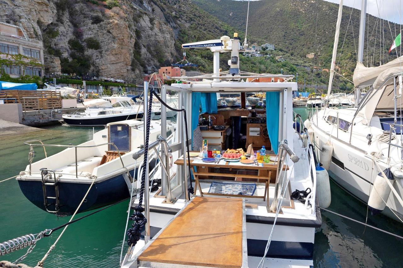 Aloha Jak'S Boat Алассио Экстерьер фото
